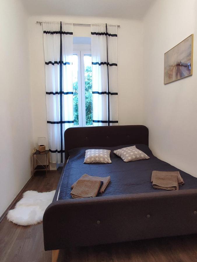 Apartment Tina Pula Exterior photo